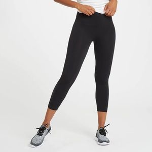 Spanx Look At Me Now Black Seamless Cropped Leggings size small